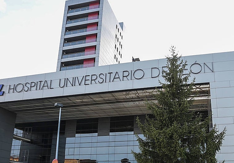 Intenta escapar del Hospital de León con su bebé de 20 días ingresado "en estado crítico" por una insuficiencia respiratoria