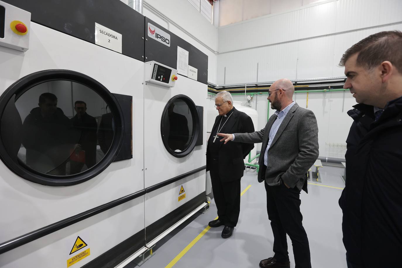 La nueva lavandería de Cáritas Córdoba, en imágenes