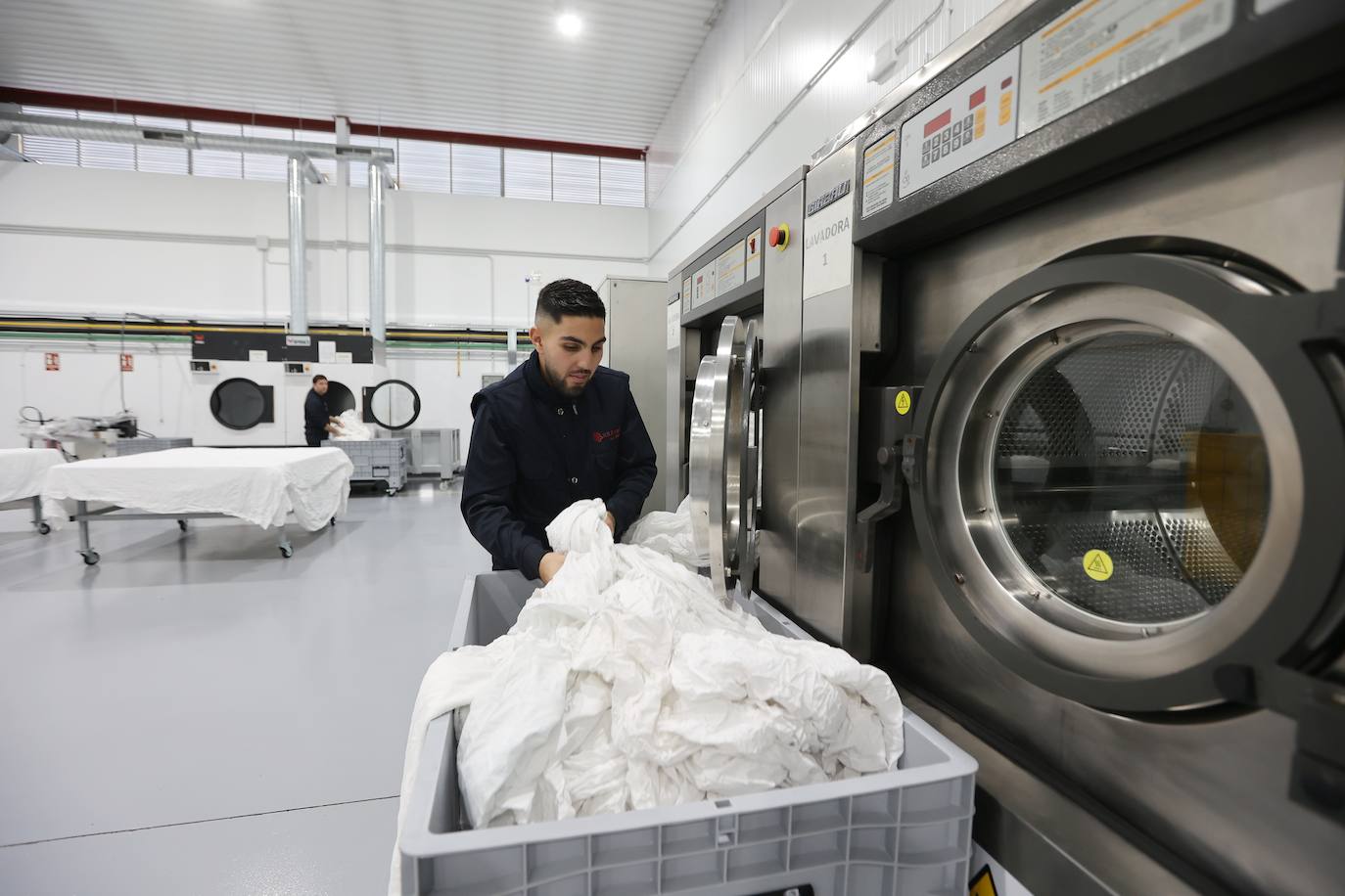 La nueva lavandería de Cáritas Córdoba, en imágenes