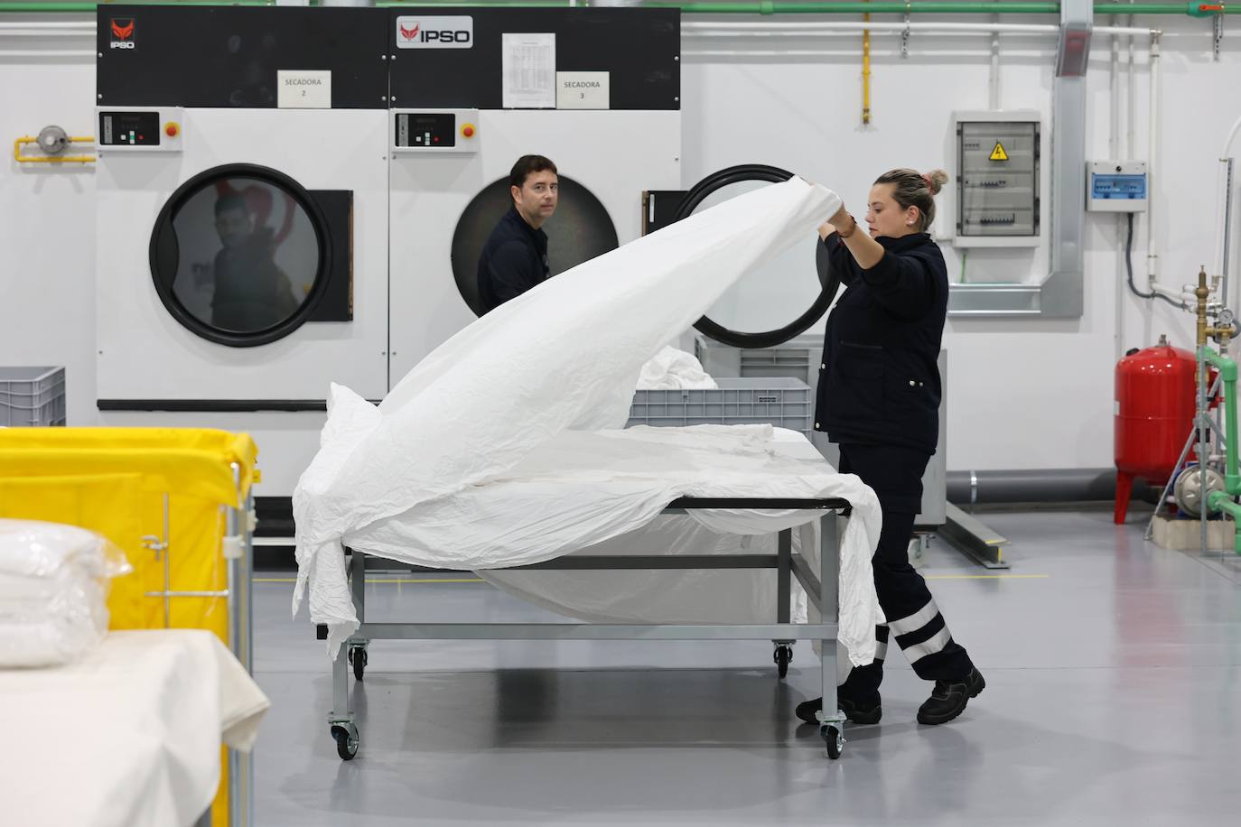 La nueva lavandería de Cáritas Córdoba, en imágenes