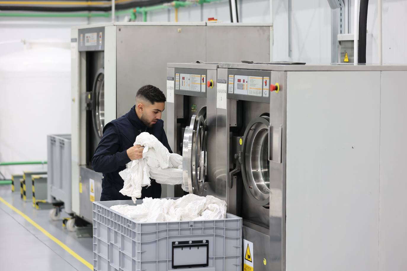 La nueva lavandería de Cáritas Córdoba, en imágenes