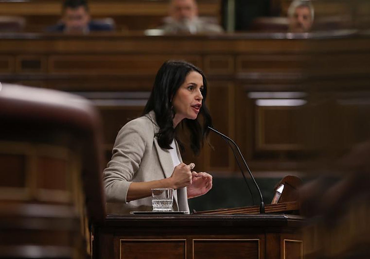 La líder de Ciudadanos, Inés Arrimadas, durante su intervención en pleno del Congreso de este jueves