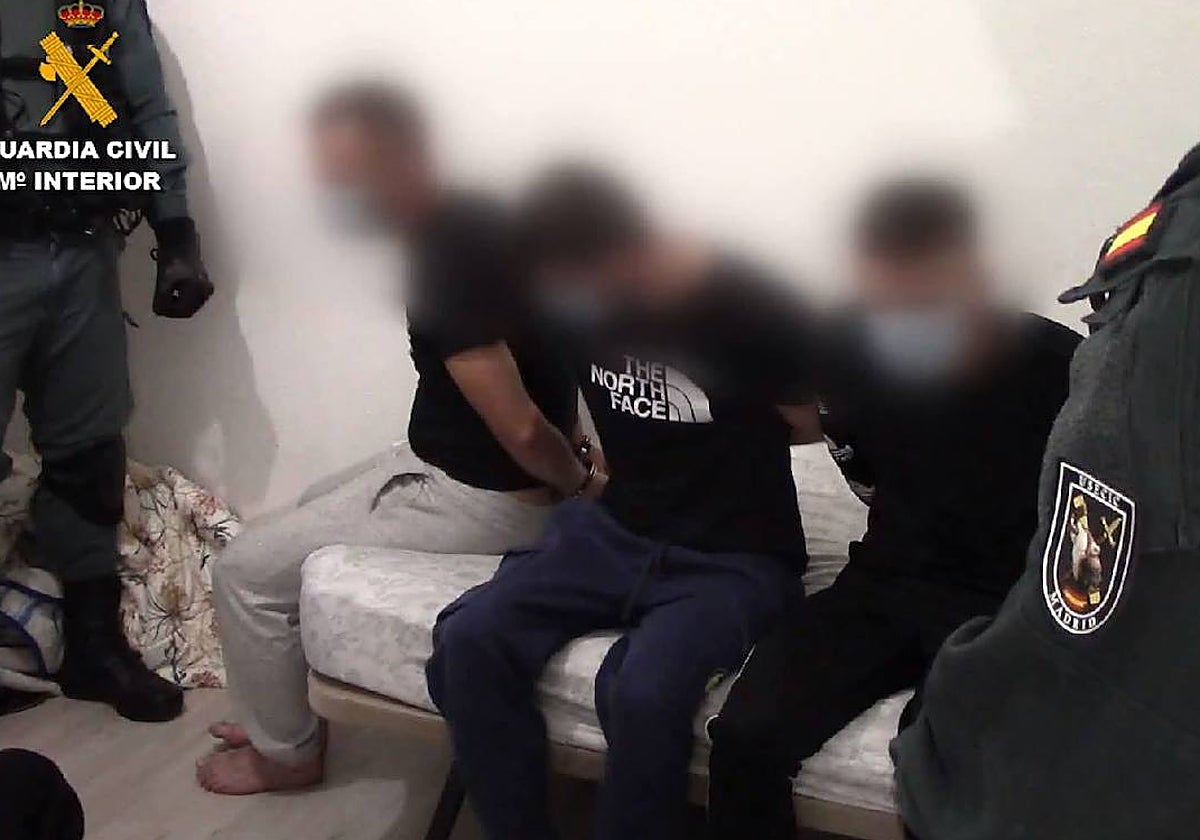 Tres de los detenidos durante la operación de la Guardia Civil