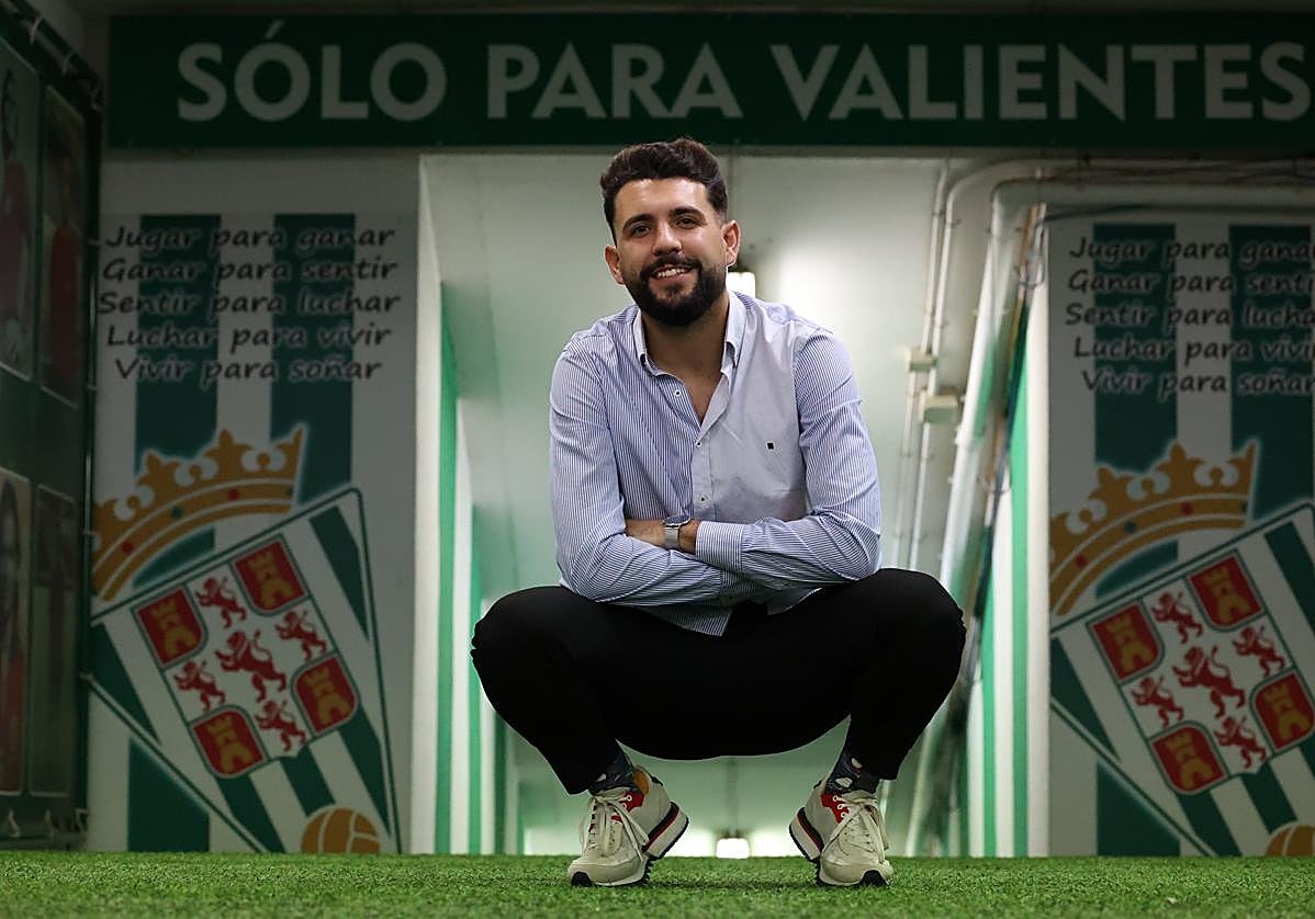 El segundo entrenador del Córdoba CF, Óscar Ibáñez, en el estadio El Arcángel