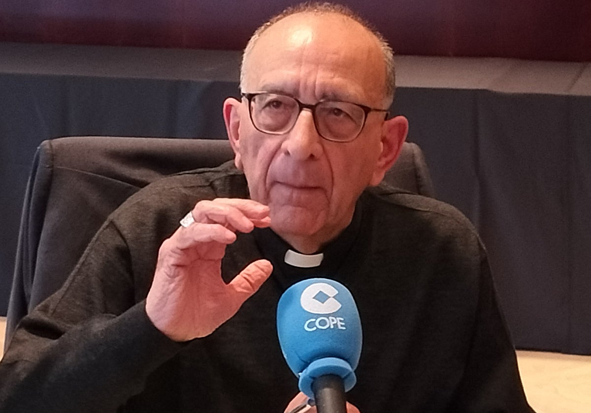 Juan José Omella, cardenal arzobispo de Barcelona, durante la entrevista en Cope Cataluña