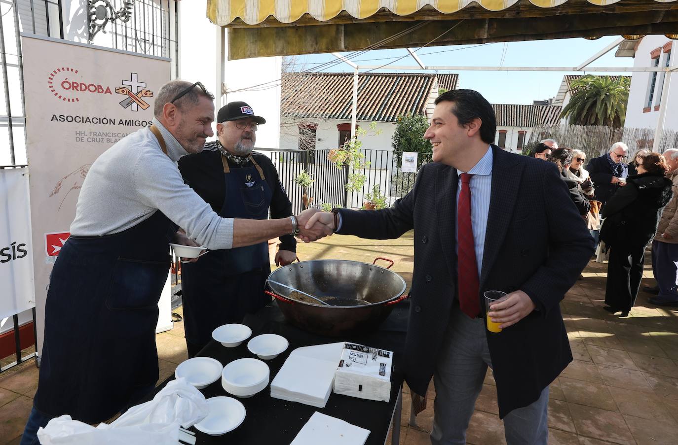 Las tradicionales migas de la Cruz Blanca de Córdoba, en imágenes