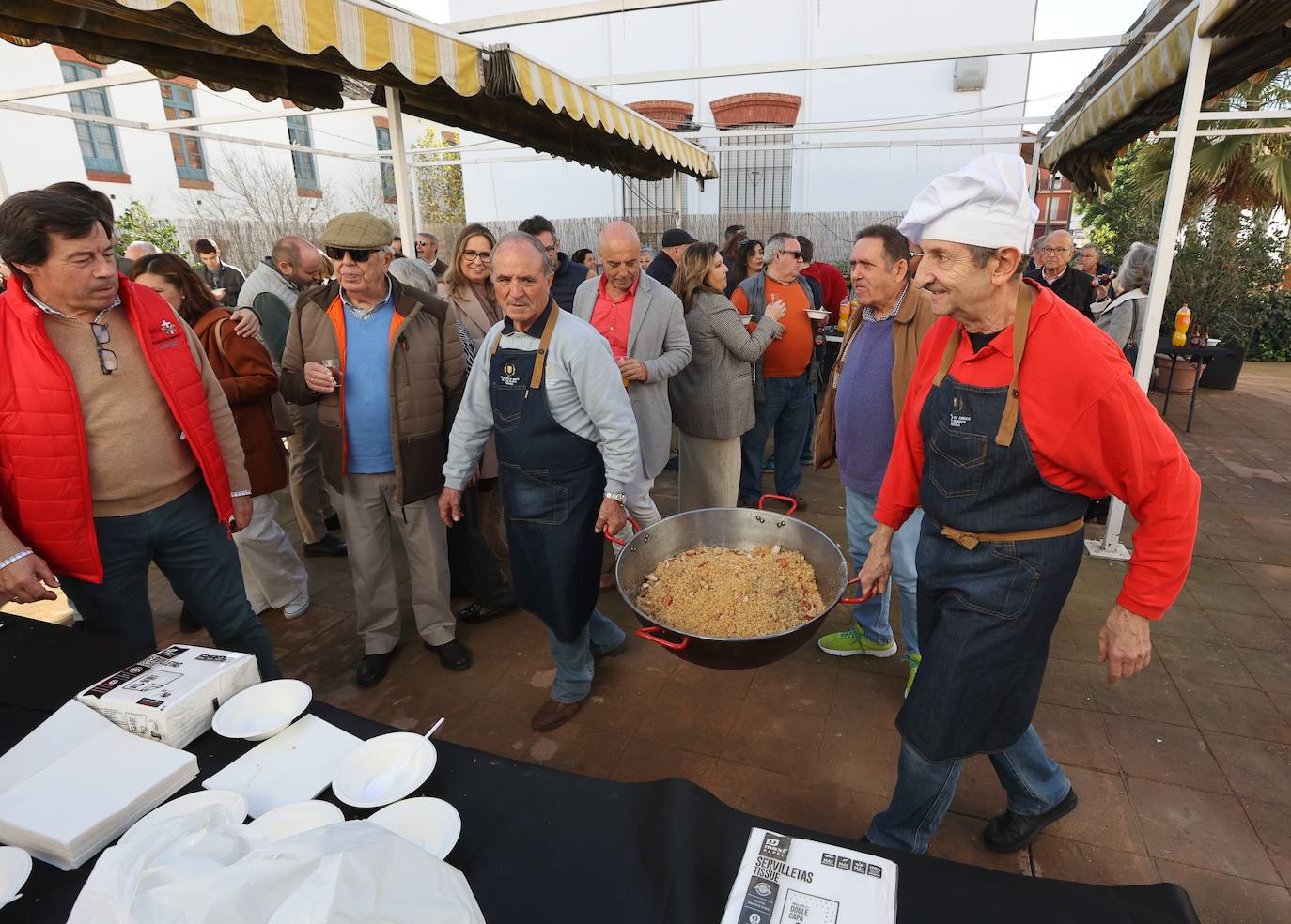 Las tradicionales migas de la Cruz Blanca de Córdoba, en imágenes