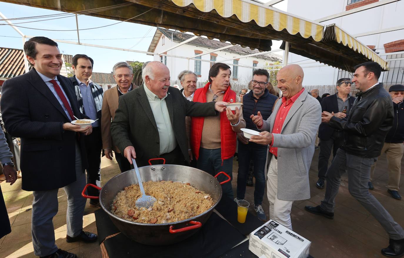 Las tradicionales migas de la Cruz Blanca de Córdoba, en imágenes
