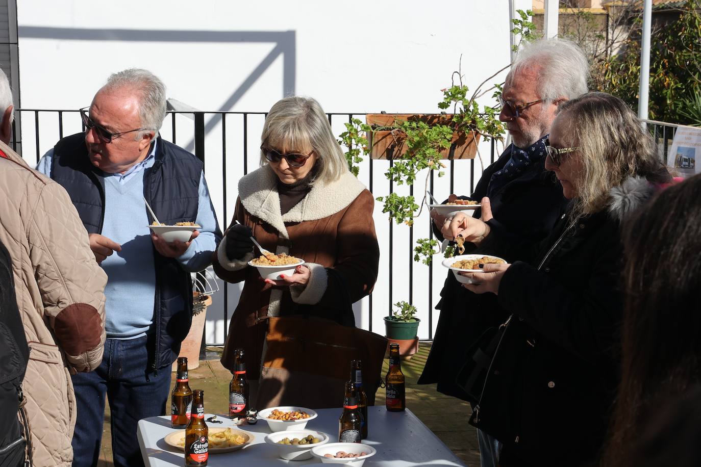 Las tradicionales migas de la Cruz Blanca de Córdoba, en imágenes