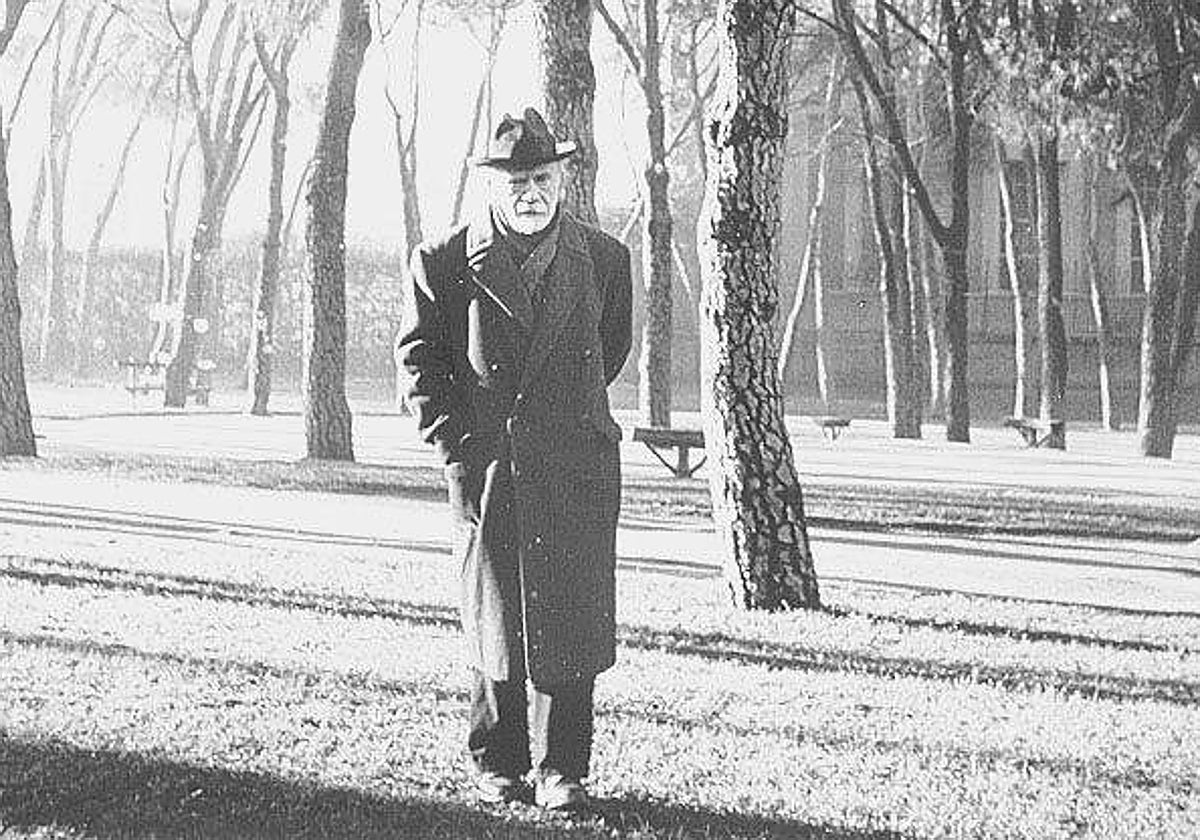 Baroja en El Retiro