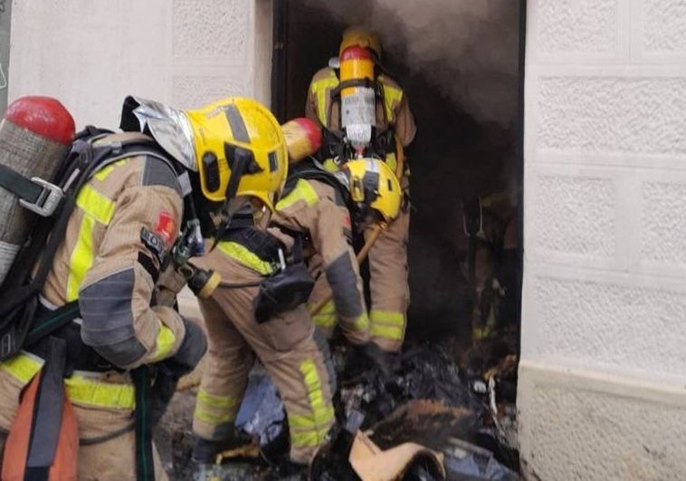 Localizado el cadáver de un hombre tras el incendio de su piso en Hospitalet