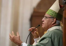 El arzobispo de Granada presenta su dimisión y queda a la espera de la decisión del Papa Francisco