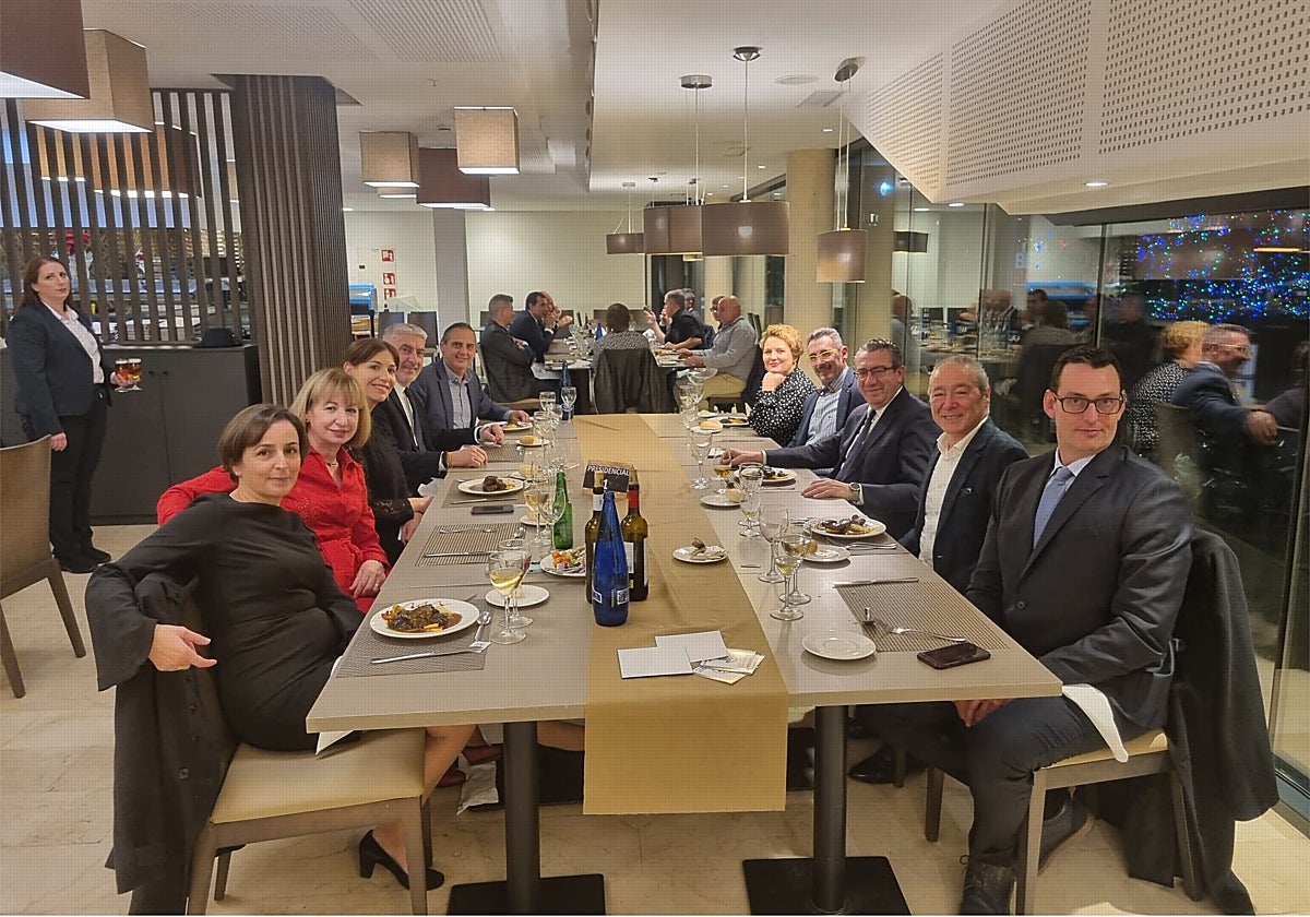 Los presidentes de Abreca y Cobreca, junto al alcalde de Benidorm y otros invitados, en su cena de Navidad.