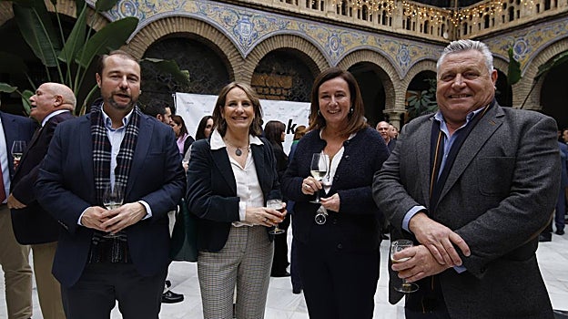 Asistentes a la tradicional copa de Navidad de Asaja Córdoba en el Círculo