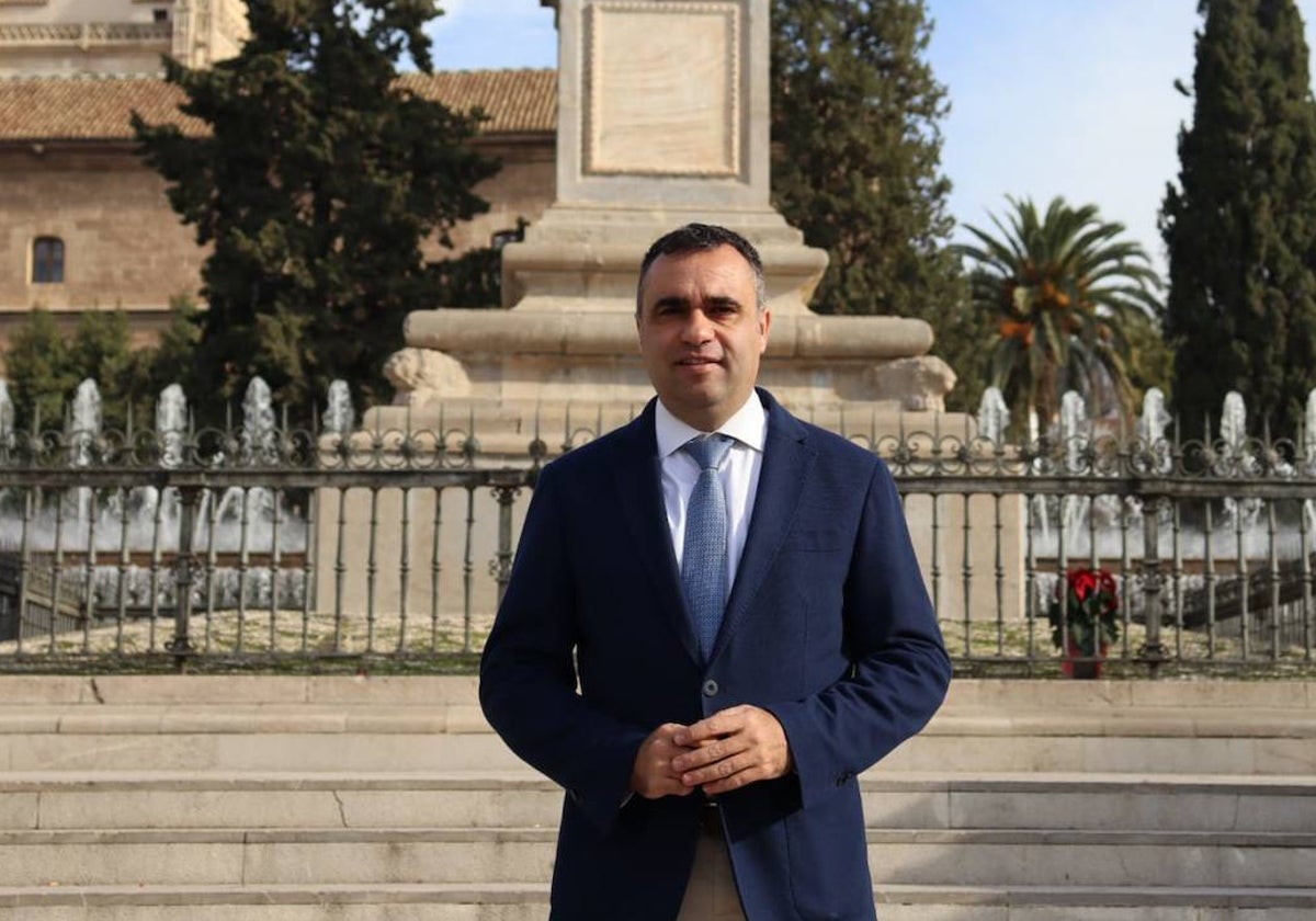 El presidente del PP de Granada, Francisco Rodríguez, en el parque del Triunfo de Granada