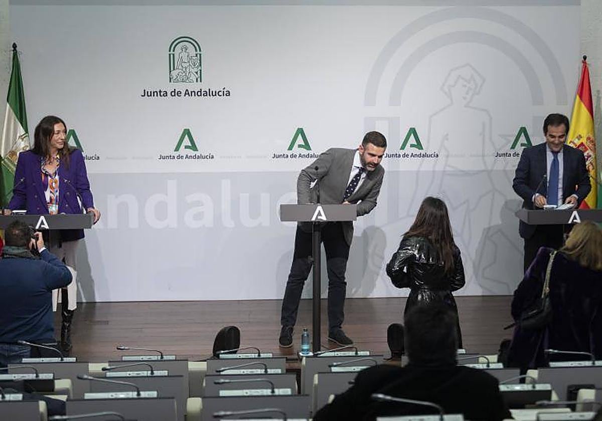 Los consejeros durante la rueda de prensa posterior al Consejo de Gobierno de este martes