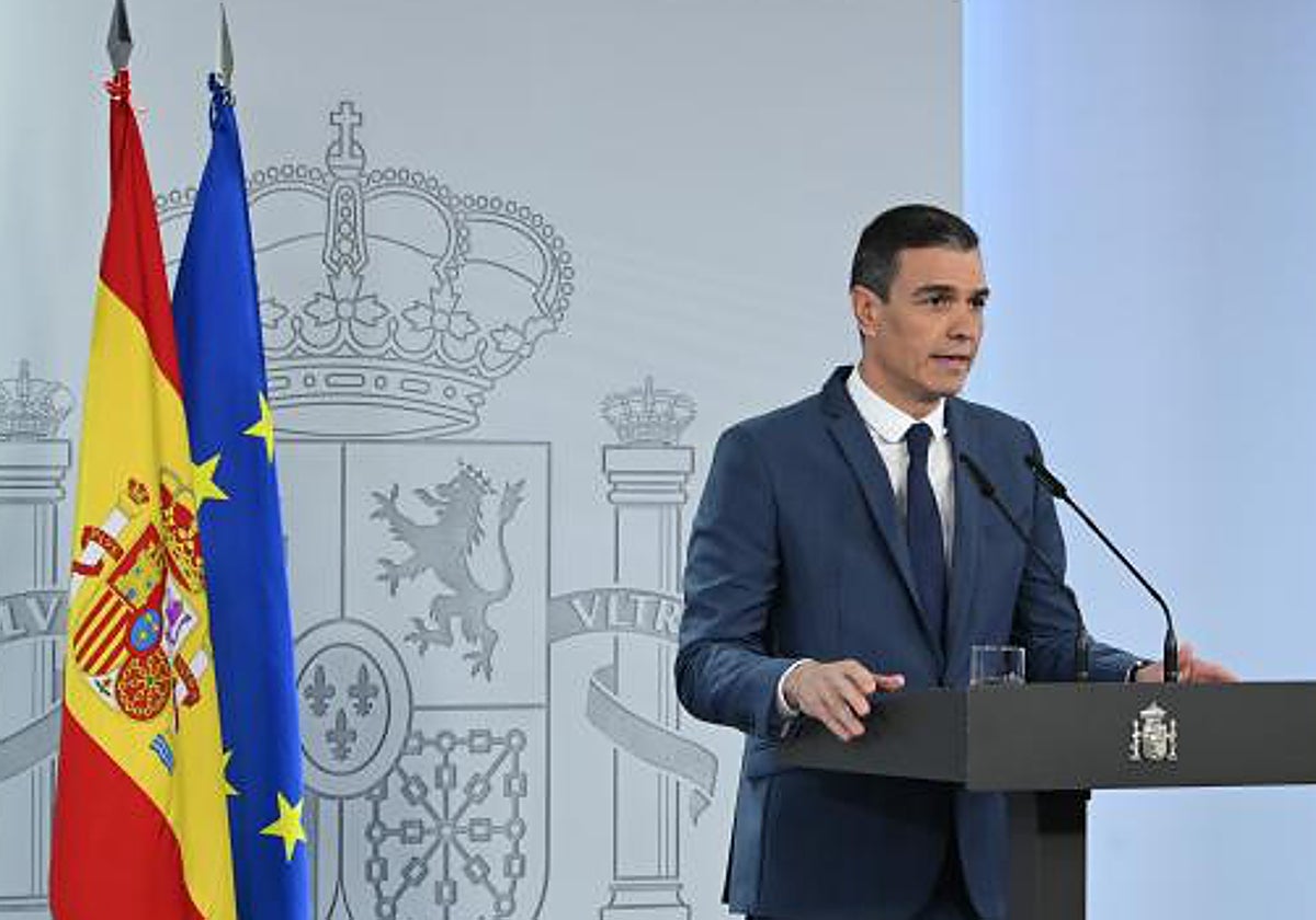 Pedro Sánchez durante su comparecencia de ayer sobre el auto del Tribunal Constitucional