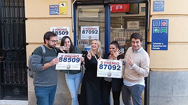 Trabajadores de la Administración Nº 6 de Jaén celebran los dos premios entregados