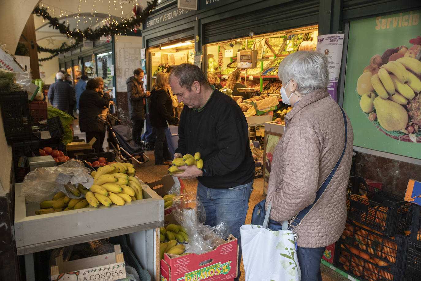 Las compras para la cena de Nochebuena en Córdoba, en imágenes