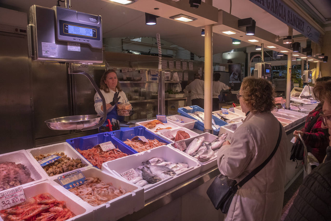 Las compras para la cena de Nochebuena en Córdoba, en imágenes