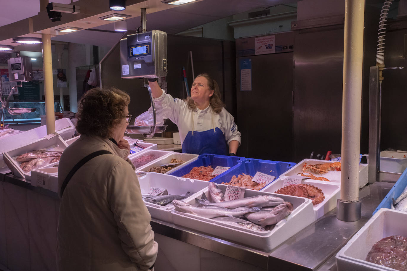 Las compras para la cena de Nochebuena en Córdoba, en imágenes