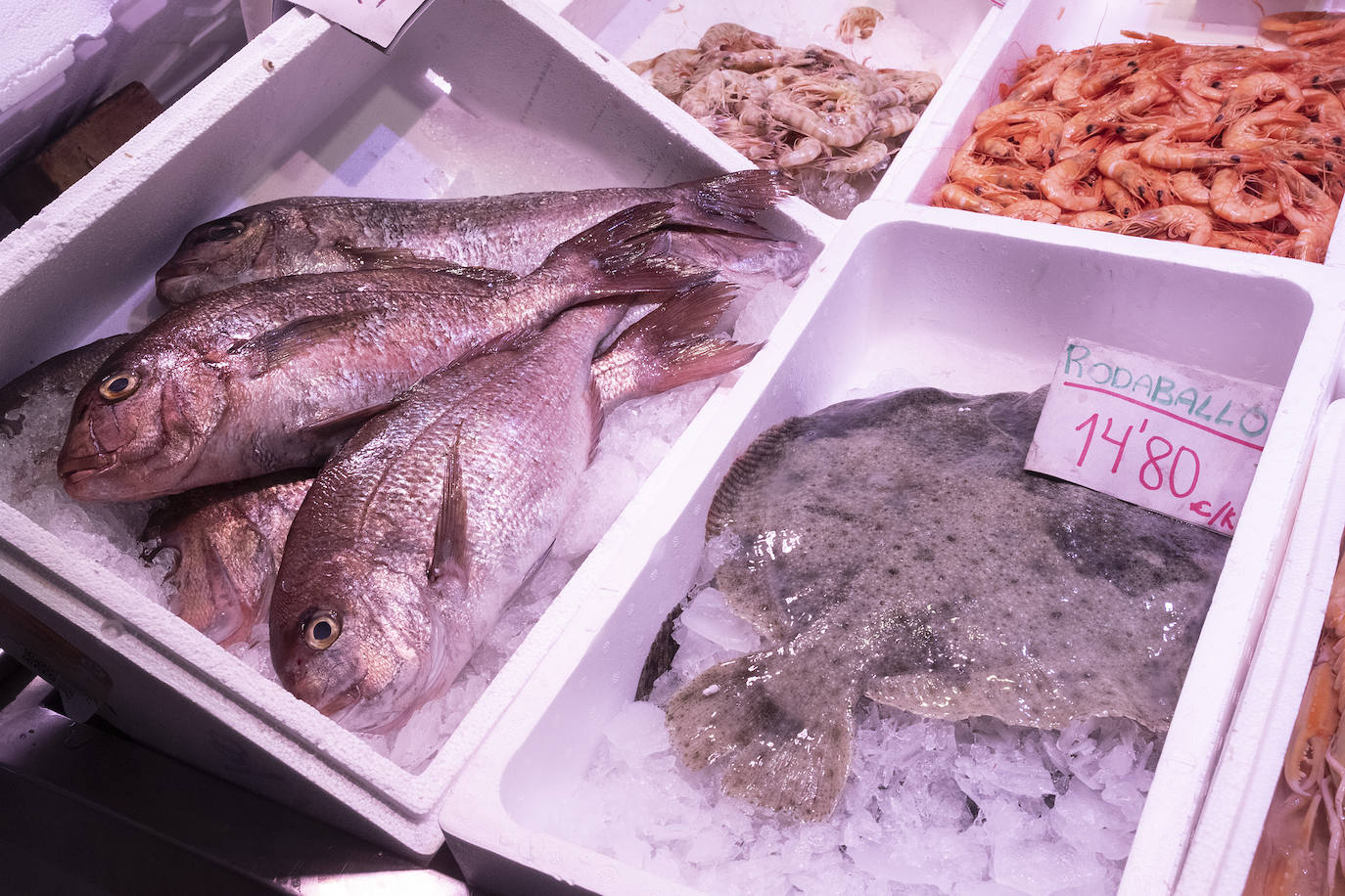 Las compras para la cena de Nochebuena en Córdoba, en imágenes