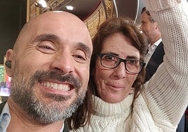 El periodista de Canal Sur que no sabía dónde meterse en el directo de la Lotería y que se ha hecho viral