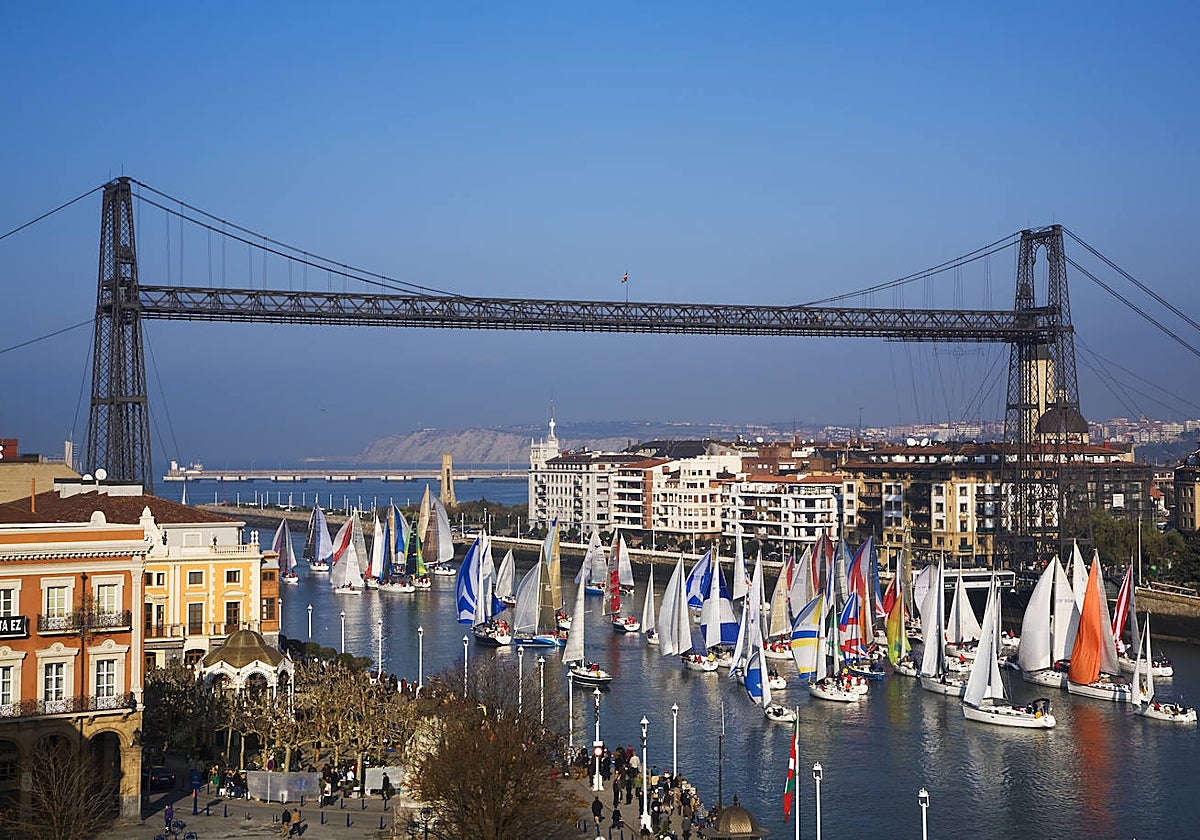 Panorámica del Puente Colgante que une Portugalete con Guecho, en Vizcaya