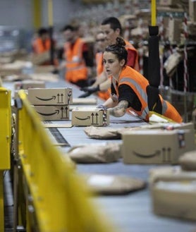 Imagen secundaria 2 - >Trabajadores en el centro de última milla del gigante de la venta online en la localidad pontevedresa de O Porriño