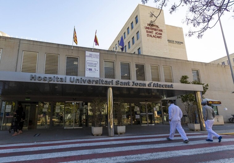 «Anda con cuidado que tengo yo la aguja»: denuncian un caso de discriminación lingüística en un hospital de Alicante