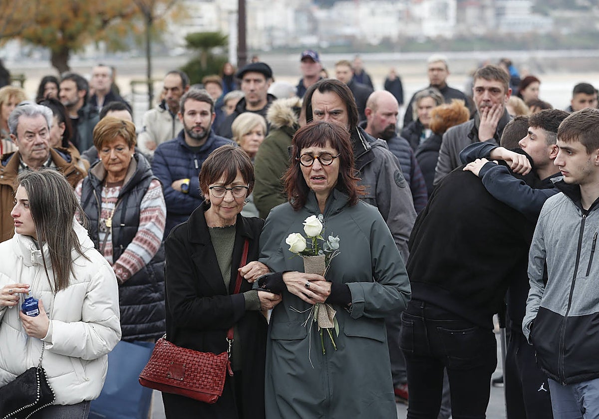 San Sebastián arropa a los familiares del joven asesinado la mañana de Navidad