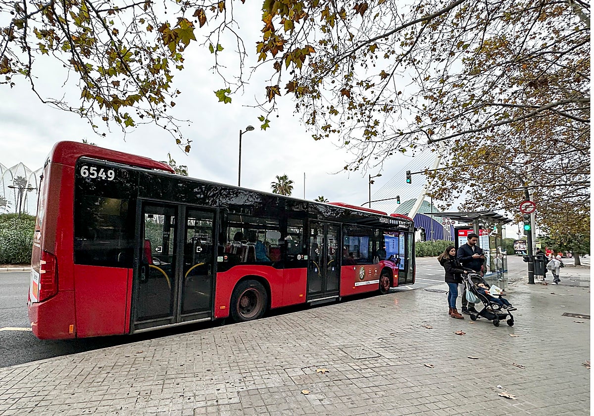 Imagen de un autobús de la EMT de Valencia