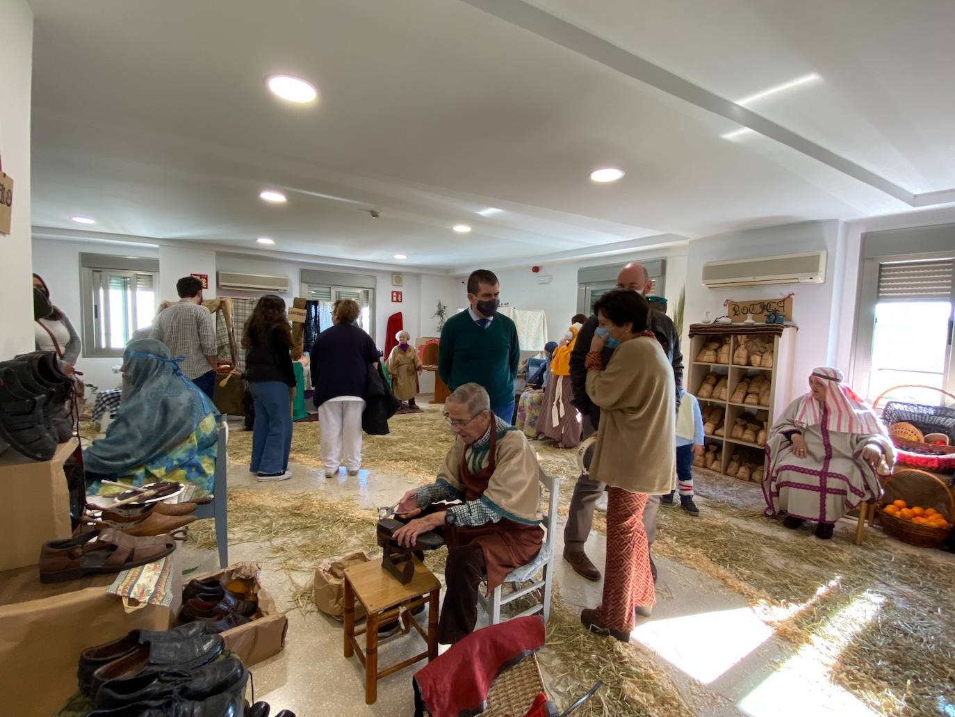 El Belén viviente de la residencia hogar San Pablo de Cáritas Córdoba, en imágenes