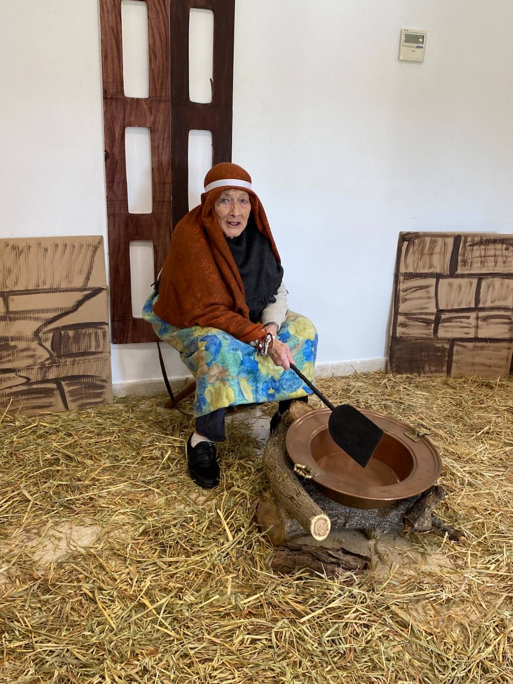 El Belén viviente de la residencia hogar San Pablo de Cáritas Córdoba, en imágenes