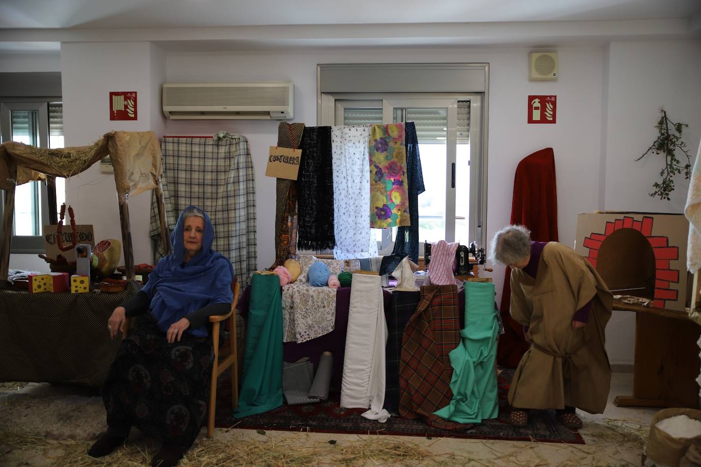 El Belén viviente de la residencia hogar San Pablo de Cáritas Córdoba, en imágenes