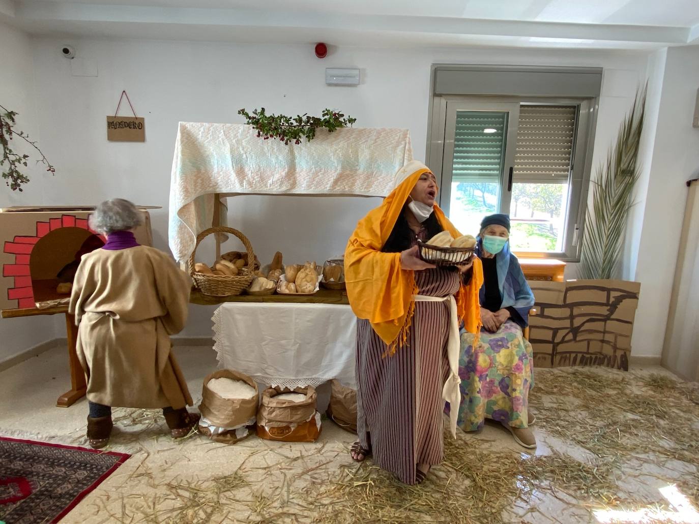 El Belén viviente de la residencia hogar San Pablo de Cáritas Córdoba, en imágenes