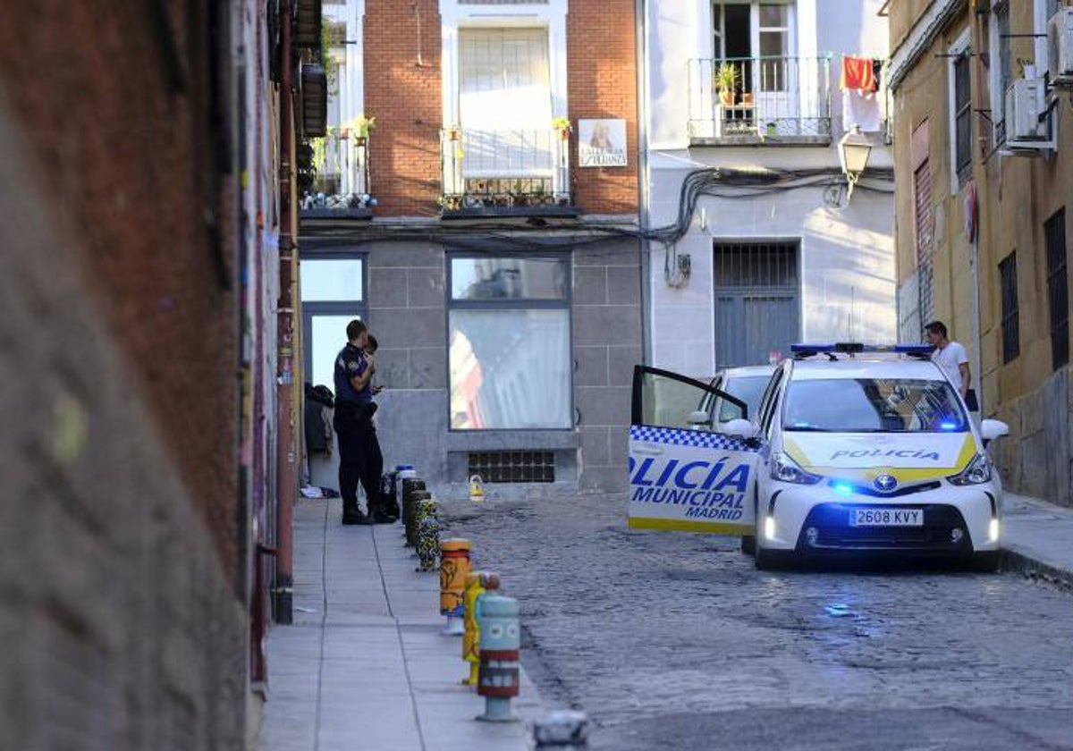 Detenido un padre por dejar a su bebé en el coche con las ventanillas bajadas e irse con amigos