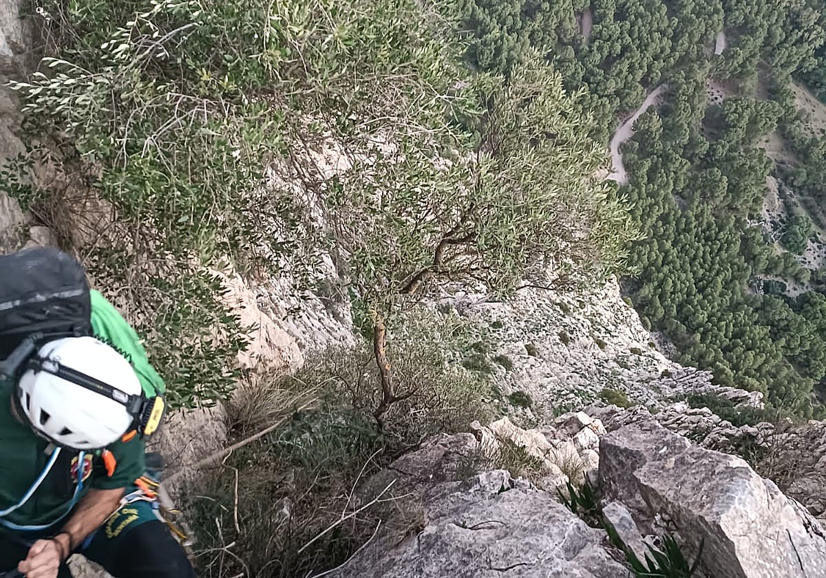 Momento del rescate de la Guardia Civil