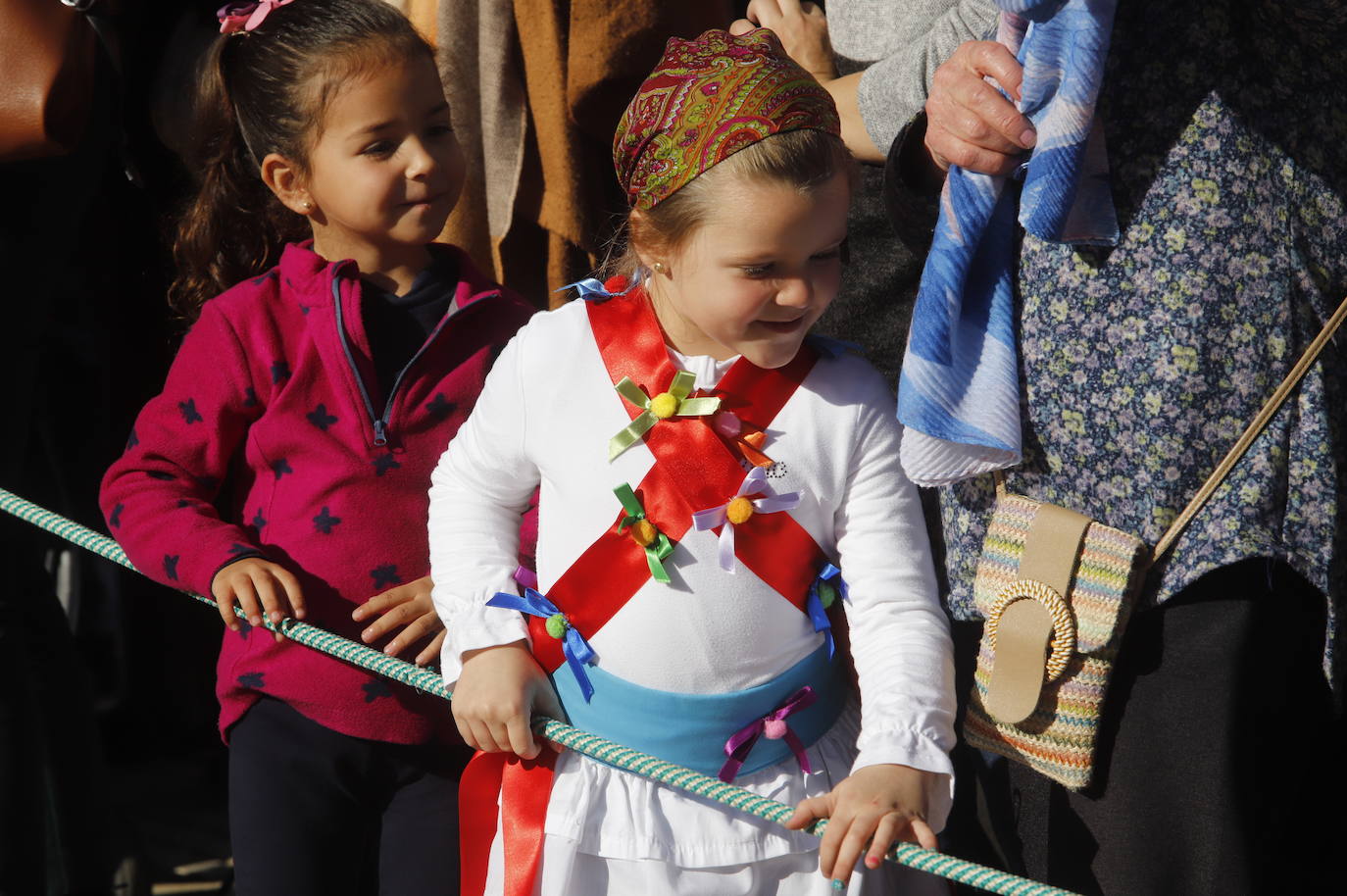 La danza de los locos toma las calles de Fuente Carreteros, en imágenes