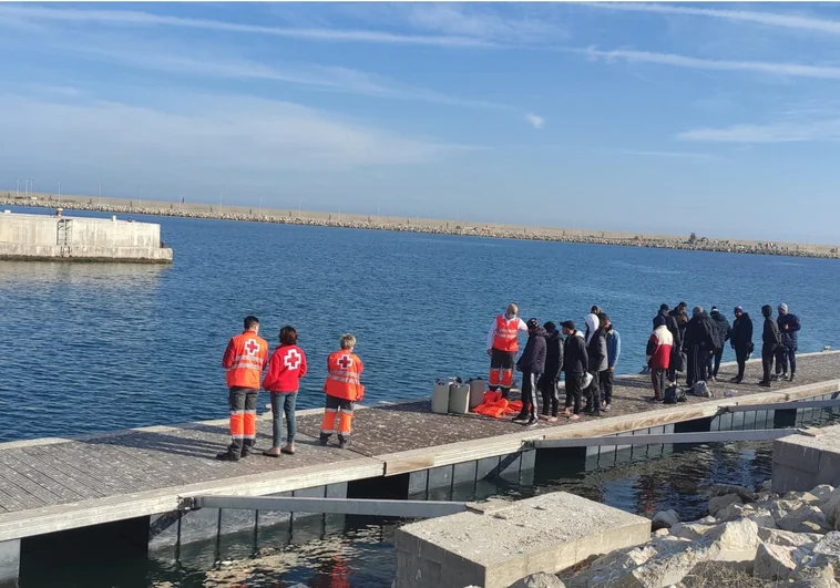 Salvamento Marítimo intercepta la segunda patera que llega a Alicante esta semana, con otros 16 inmigrantes