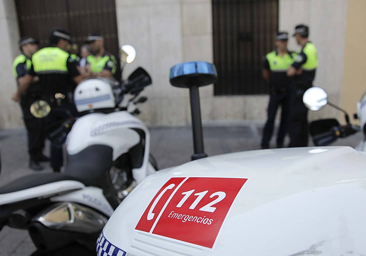 Agentes de la Policía Local durante su servicio