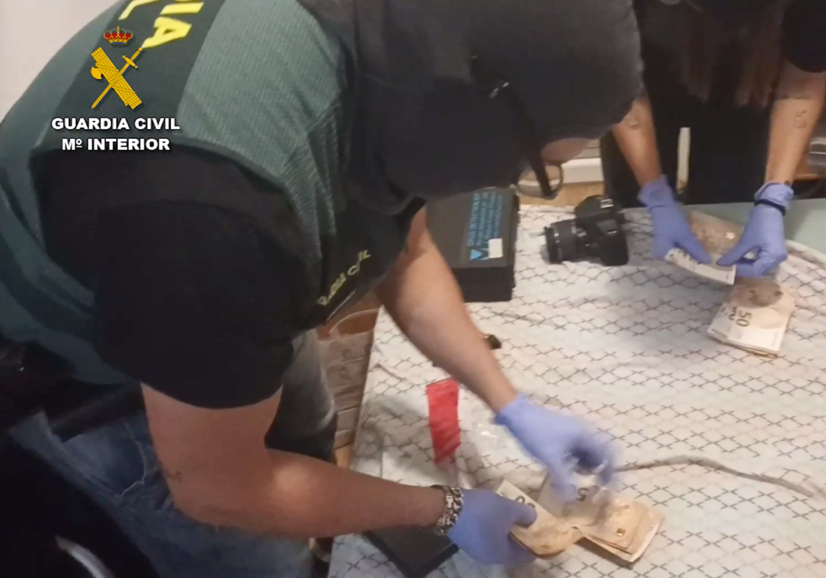 Intervención en lo domicilios donde operaba esta mafia dentro de la Operación Danaca