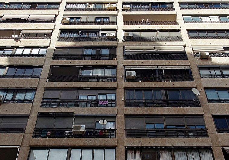 El juez deja en libertad provisional al joven detenido por la muerte de su novia en Benidorm