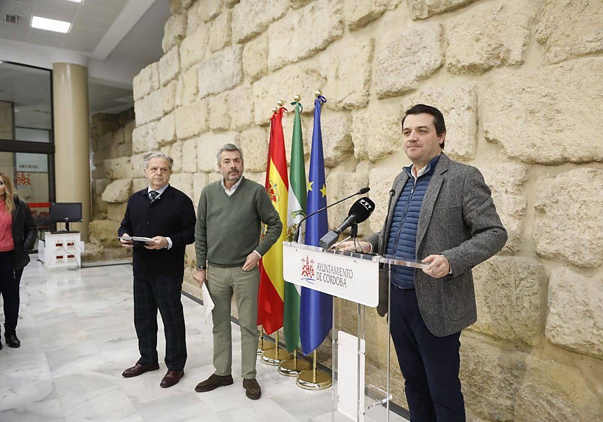 José María Bellido, Salvador Fuentes y Miguel Ángel Torrico, durante la comparecencia