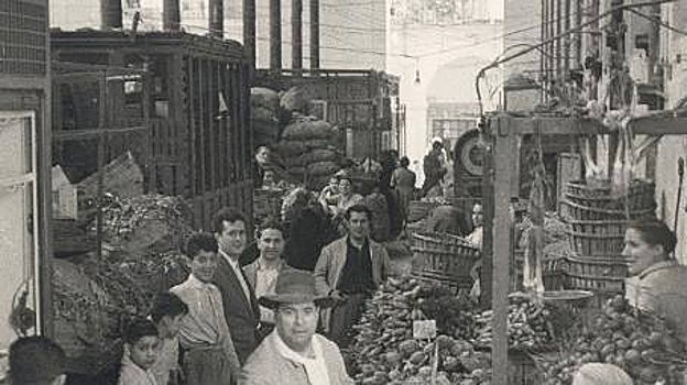 Otra vista del mercado de la Corredera con las estructuras portantes de hierro