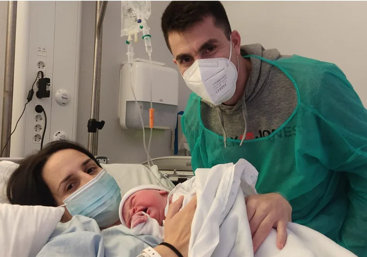 El primer bebé de 2023 en la Comunidad Valenciana se llama Diego y ha nacido en el hospital La Fe