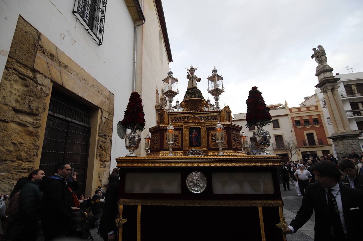 La procesión del Niño Jesús de la Compañía de Córdoba, en imágenes
