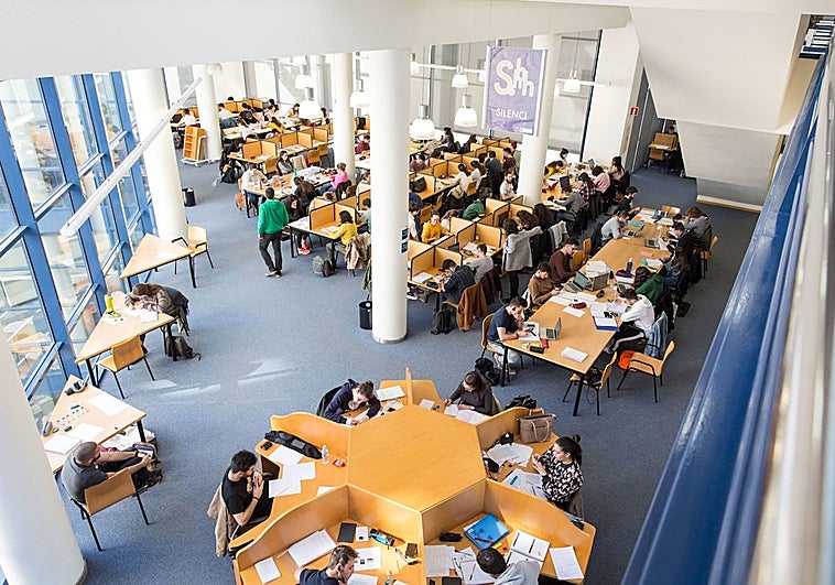 «Que nadie tenga que examinarse en un idioma en contra de su voluntad»: denuncian imposiciones lingüísticas en la Universidad
