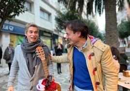 Un Carlos Baute «de incógnito» sorprende arrancándose a cantar en pleno centro de Jaén