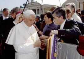 El día en que Benedicto XVI llevó la medalla de la cofradía de la Misericordia de Córdoba